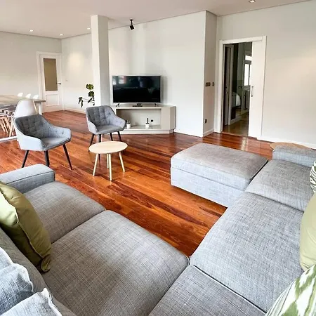 Grand View Zurriola Apartman
